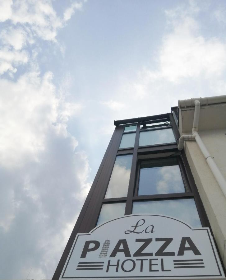 La Piazza Hotel Choumen Extérieur photo